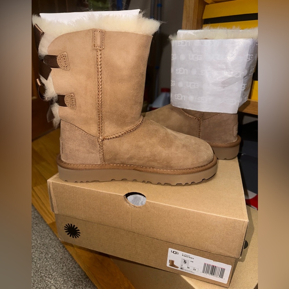 Chestnut UGG Bailey Bow Il boots size 5 EU36 NIB